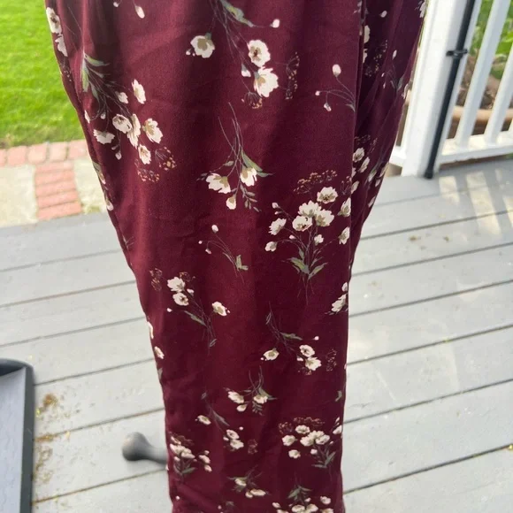 Sadie & Sage Red and White Floral Jumpsuit with V-Neck - Picture 6 of 13